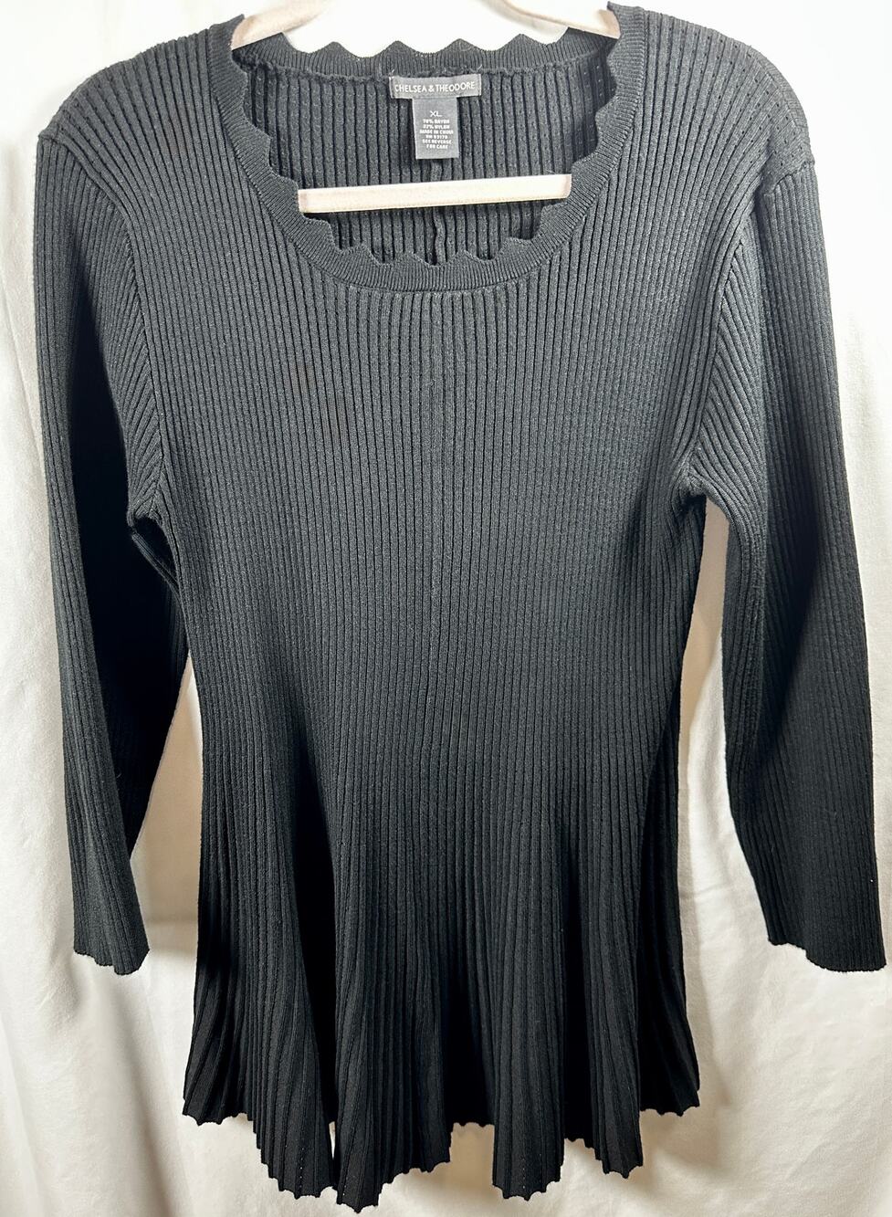 Chelsea & Theodore Black Sweater XL scalloped neckline pleated bottom tunic